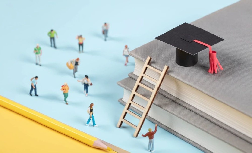 学历内卷时代，成人高考是智商税？-东方优硕 好学升官网